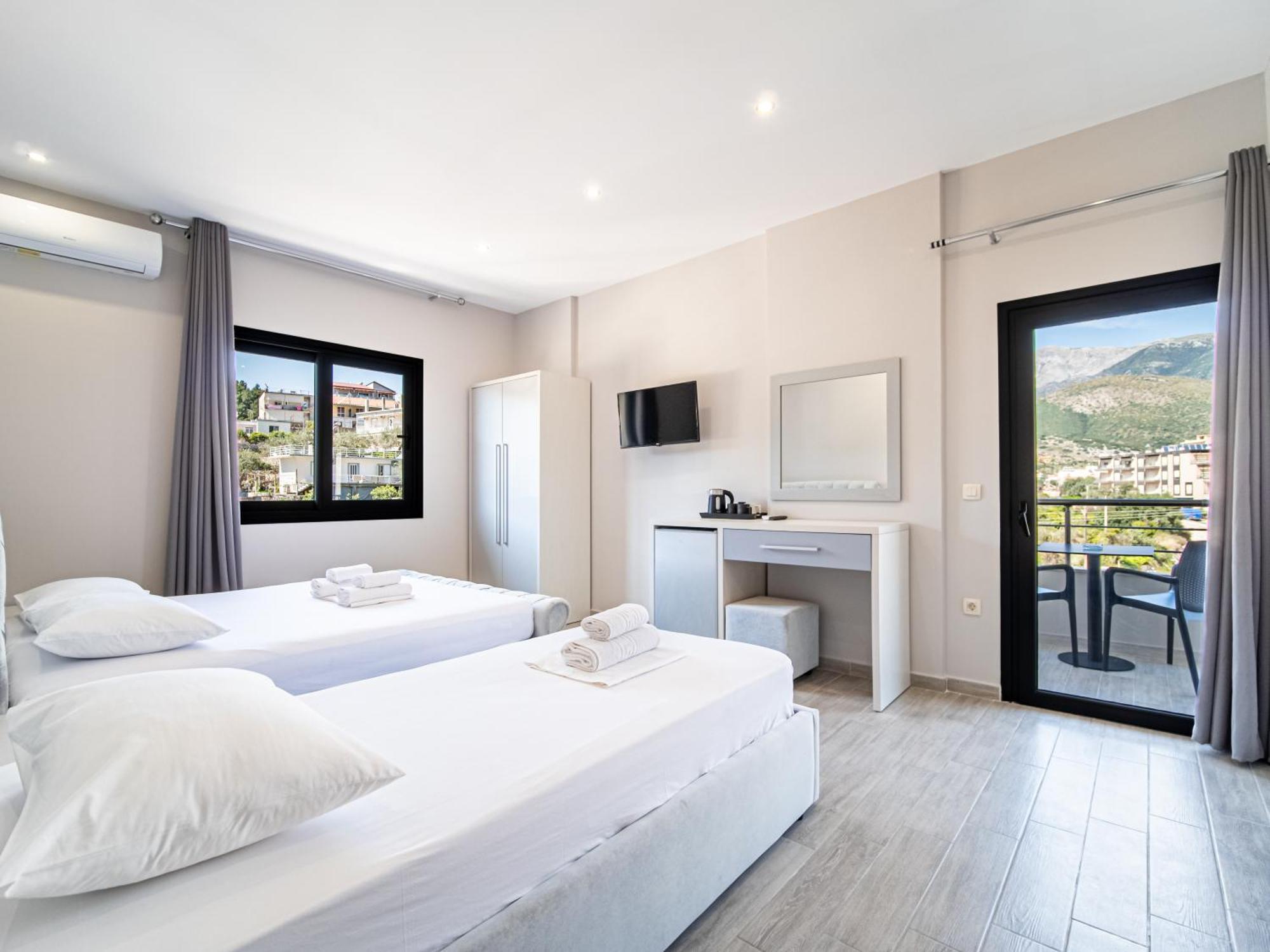 Hotel Endless Blue Himara Esterno foto